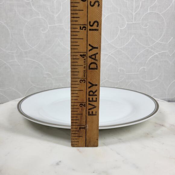 Williams Sonoma Open Kitchen Salad Plate 9" Gold Trim Porcelain 2-Pc Dinnerware - Picture 11 of 12